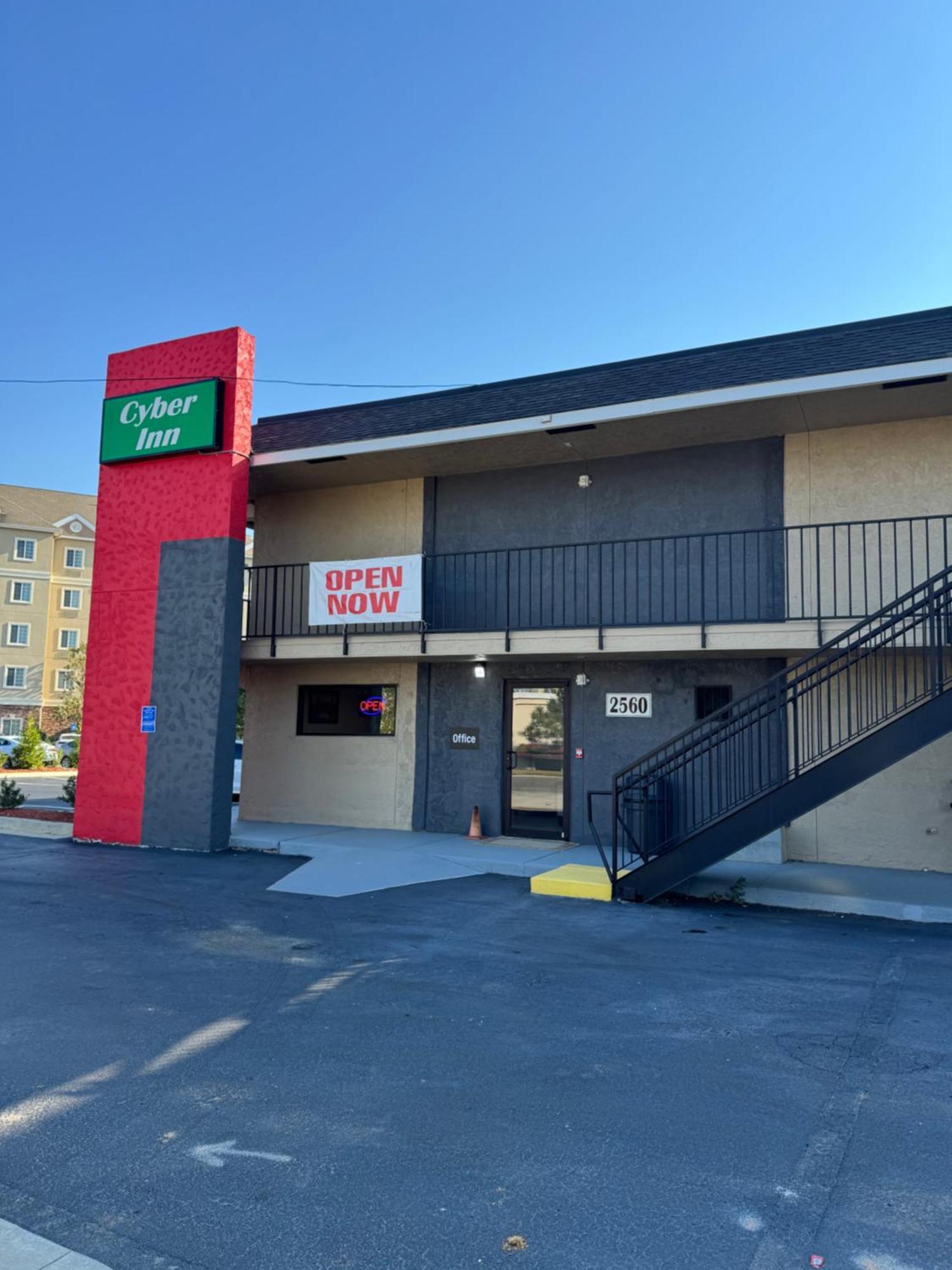 Cyber Inn Augusta Extérieur photo